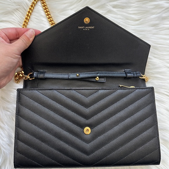Saint Laurent Grain de Poudre Envelope Wallet on Chain - Picture 9 of 15